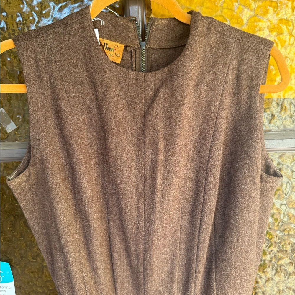 1960s Elegant Brown wool Sleeveless Dress - Picture 2 of 12